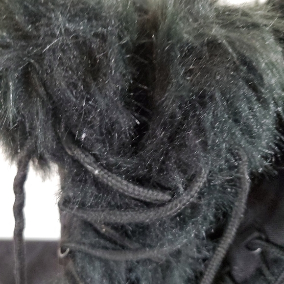 Winter Spirits Black Faux Fur Winter Boots, size 7, slight damage - Picture 6 of 11